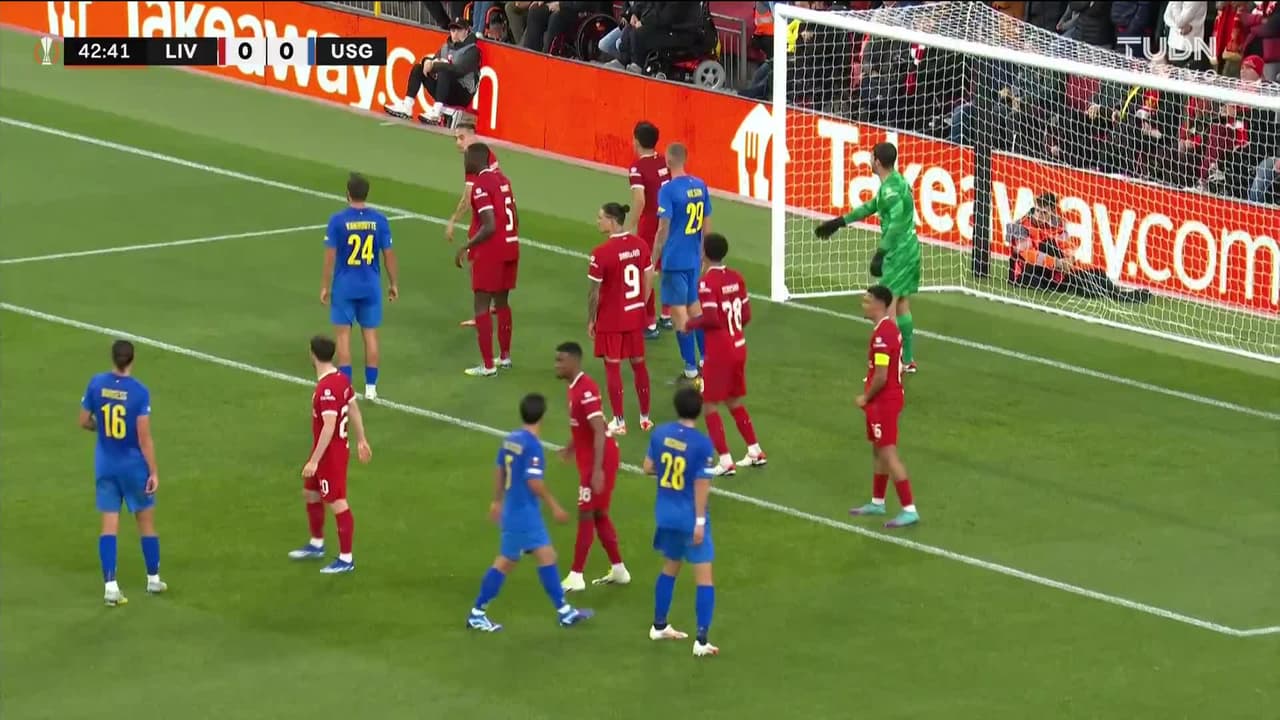 ¡TIRO ATAJADO! disparo por Mohammed Amoura.