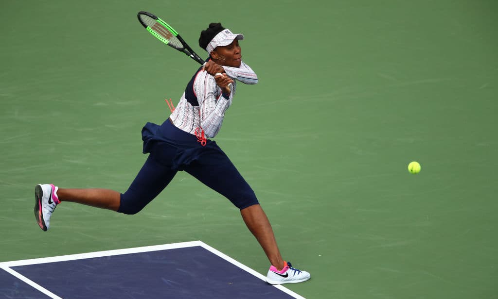 La veterana Venus Williams se impuso a Christina McHale 6-2 y 7-5 en juego de apenas 1.25 horas de duración.