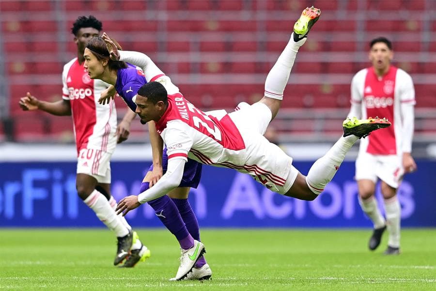 Ajax vence al Groningen 2-1 y el mexicano Edson Álvarez jugó los 90 minutos. Ryan Gravenberch, Sébastien Haller y Dusan Tadic fueron los encargados de llevar a la victoria a su equipo, donde Ahmed El Messaoudi hizo el gol en solitario en la Jornada 25 de la Eredivisie.