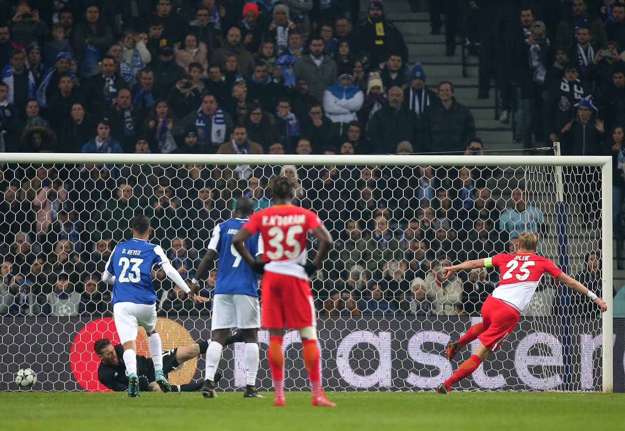 Al minuto 16 del segundo tiempo se señaló penalti a favor de Monaco y lo anotó Kamil Glik para poner el descuento.