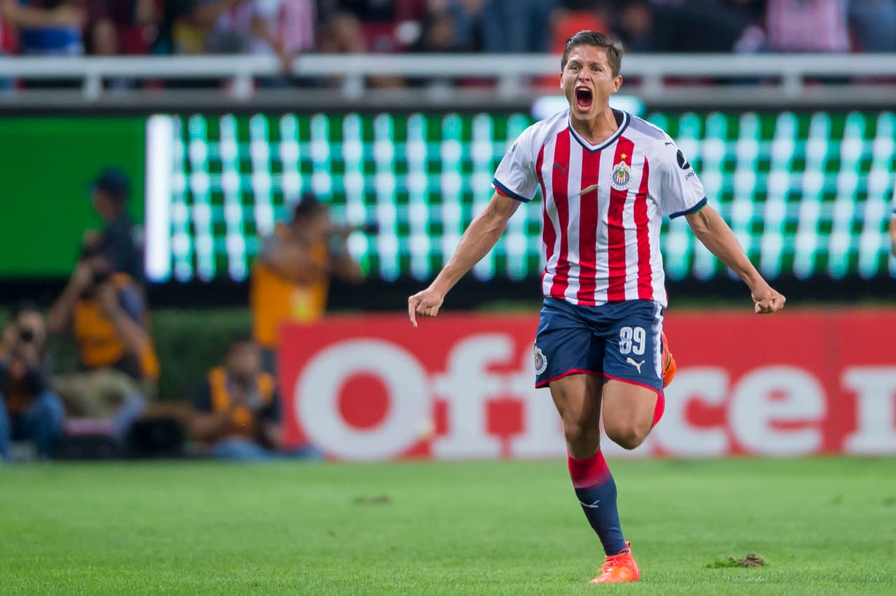 ¡GOLAZO! Al minuto 21 Chivas abrió el marcador por conducto de José de Jesús Godínez.