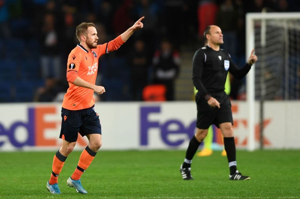 FC Copenhague vs Istanbul. El único local que ganó, en la ida de los octavos de final de la Europa League, fue el Istanbul. No sin sufrir, claro, y es que el gol llegó desde el punto penal por conducto de Visca al minuto 88. Los turcos calificaron luego de remontar al Sporting Lisboa en la vuelta en un partidazo.