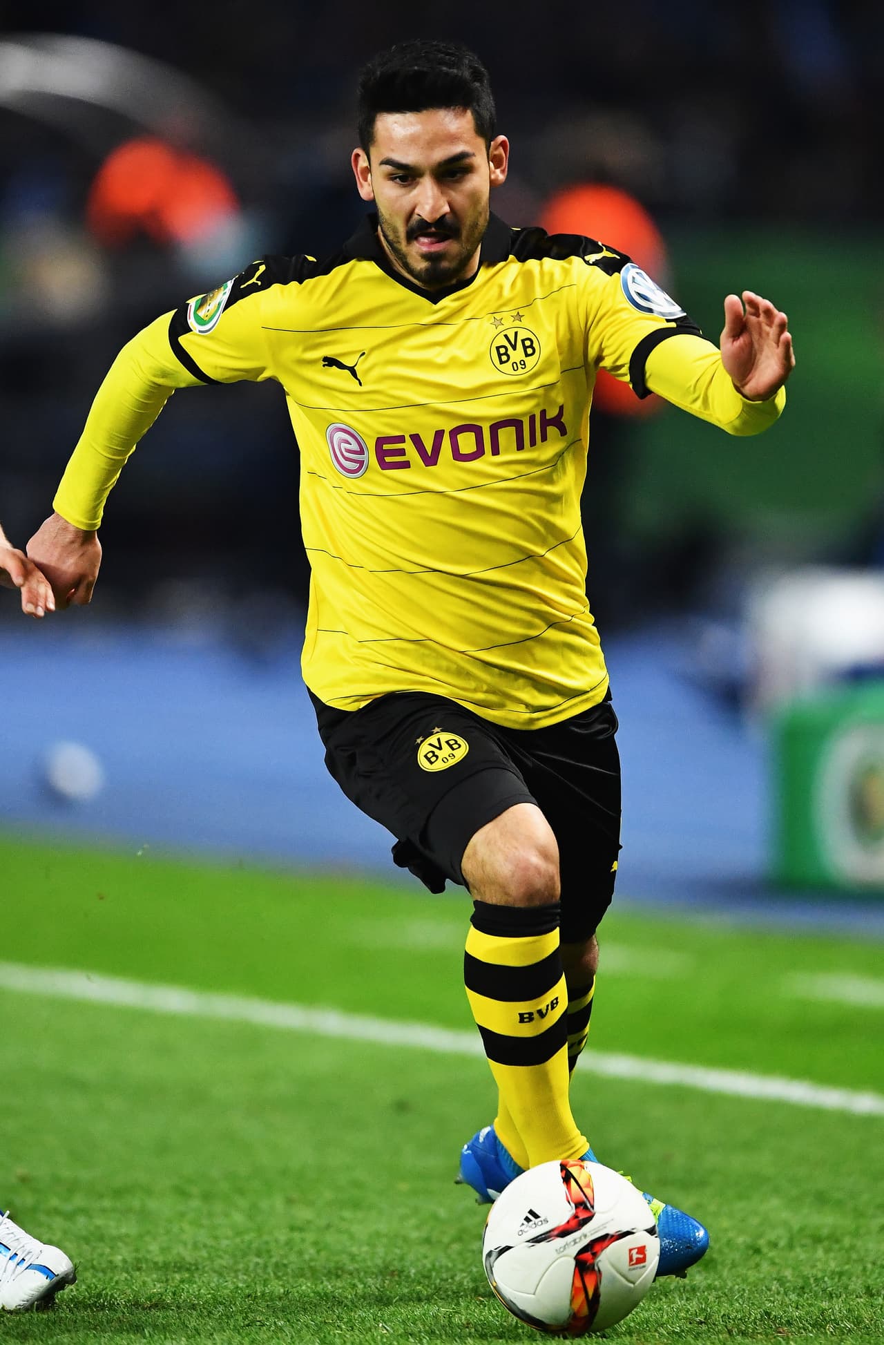 El mediocampista alemán de origen turco İlkay Gündogan pasó del Borussia Dortmund (ALE) al Manchester City (ING) por 27.000.000 de euros.