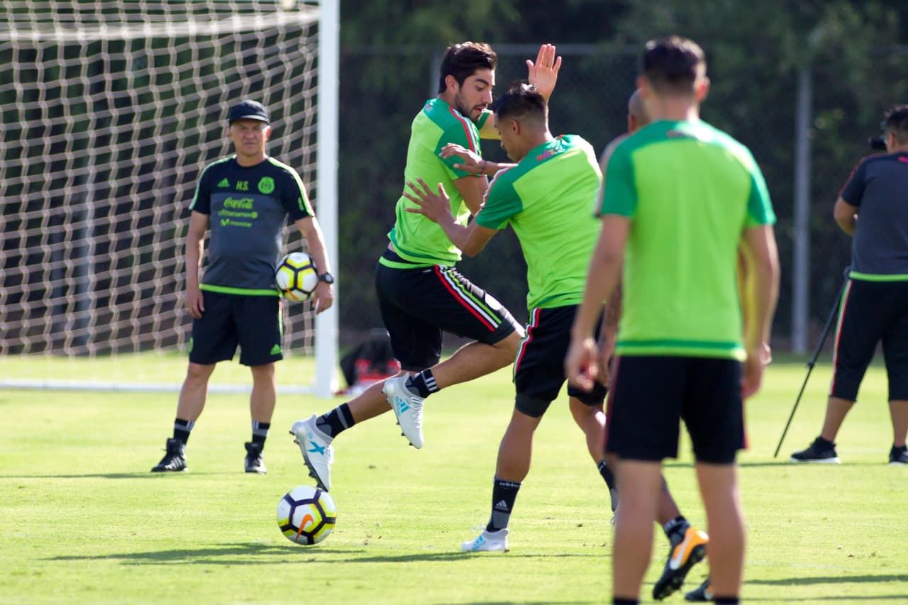 El cuerpo técnico encabezado por Juan Carlos Osorio está en el ojo del huracán luego del cuarto lugar en la Copa Confederaciones, tras una derrota por goleada contra Alemania y otra en tiempo extra contra Portugal.
