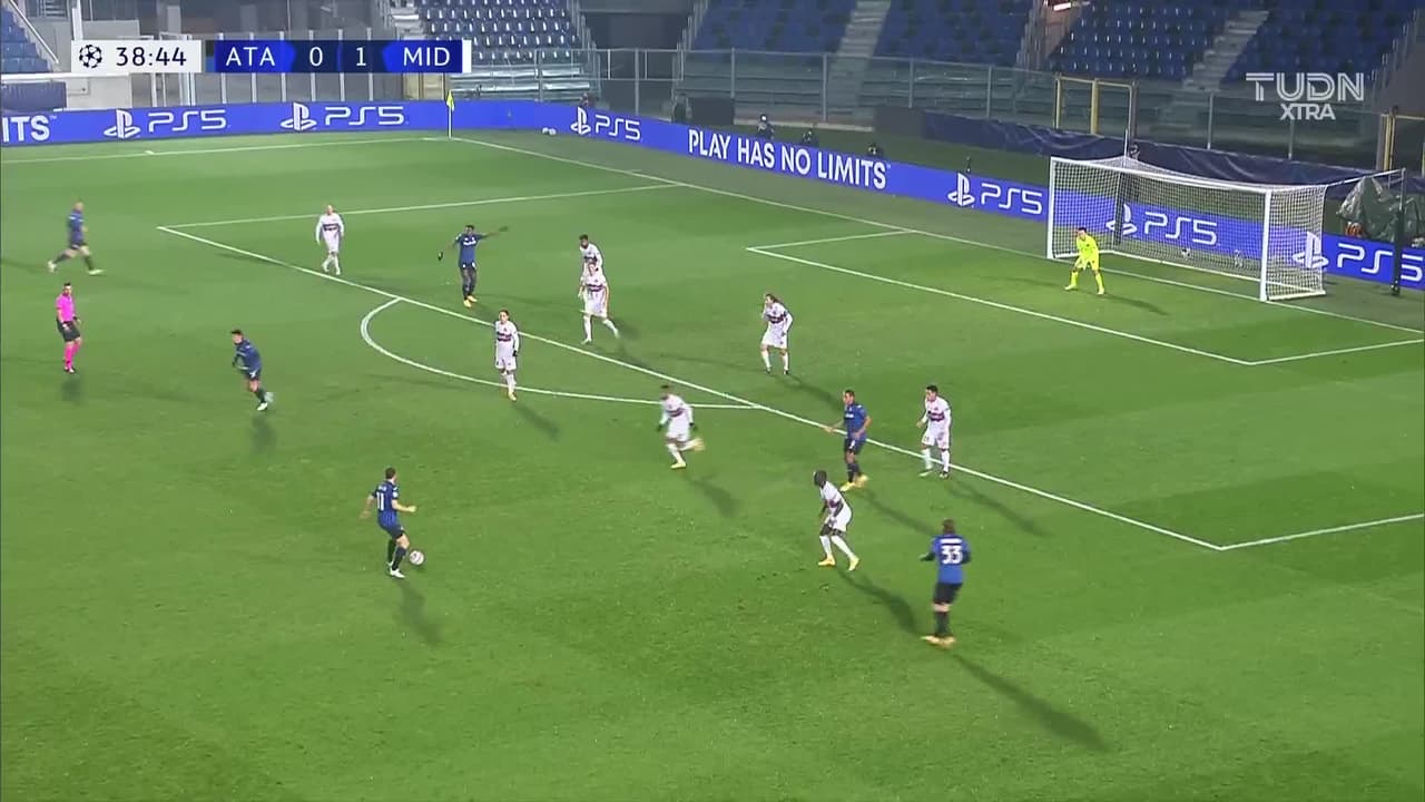 ¡TIRO ATAJADO! disparo por Luis Muriel.