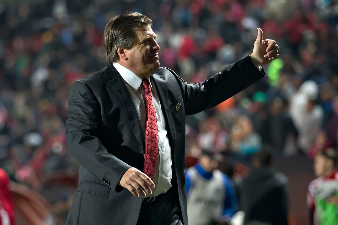 Cuando dirigía a los Xolos de Tijuana, en 2017, se hizo de palabras con un aficionado en el Estadio Caliente y tuvo que llegar a separarlo personal de seguridad para que no fuera a donde le gritaron.