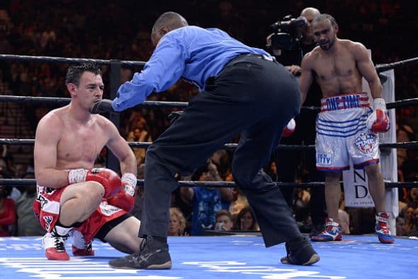 el 'Fantasma' se levantó del suelo, su orgullo era más fuerte, apretó el acelerador en los último episodios, peor nada pudo hacer ante un poderoso campeón.