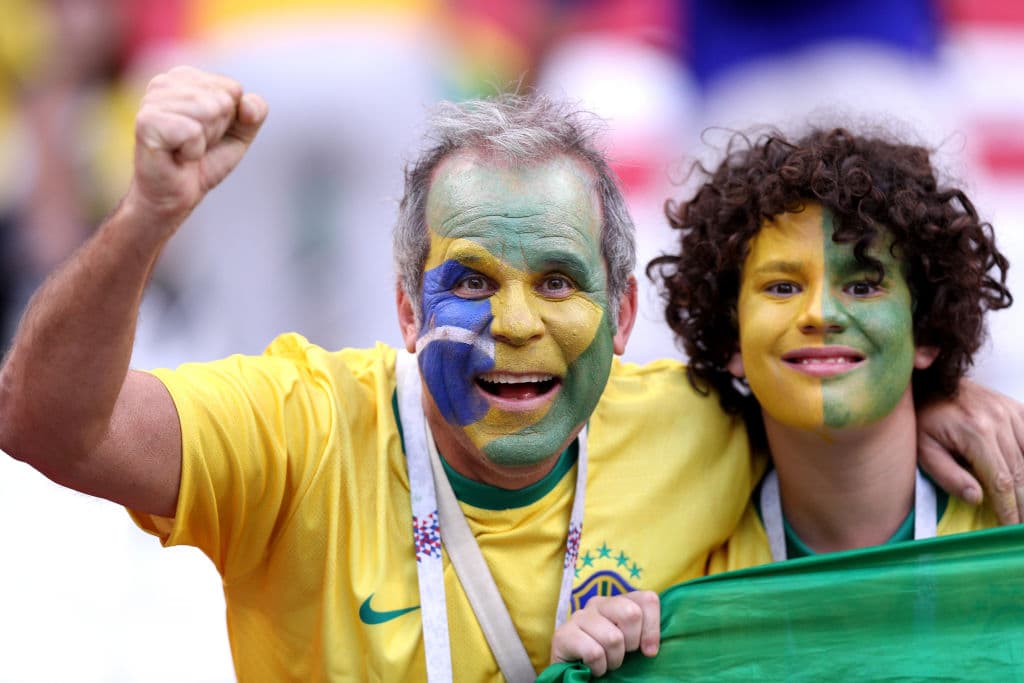 La alegría, el colorido y toda la fiesta de los fanáticos hacen parte del duelo de cuartos de final entre Brasil y Bélgica en Kazán, para conocer el segundo semifinalista del Mundial de Rusia 2018.