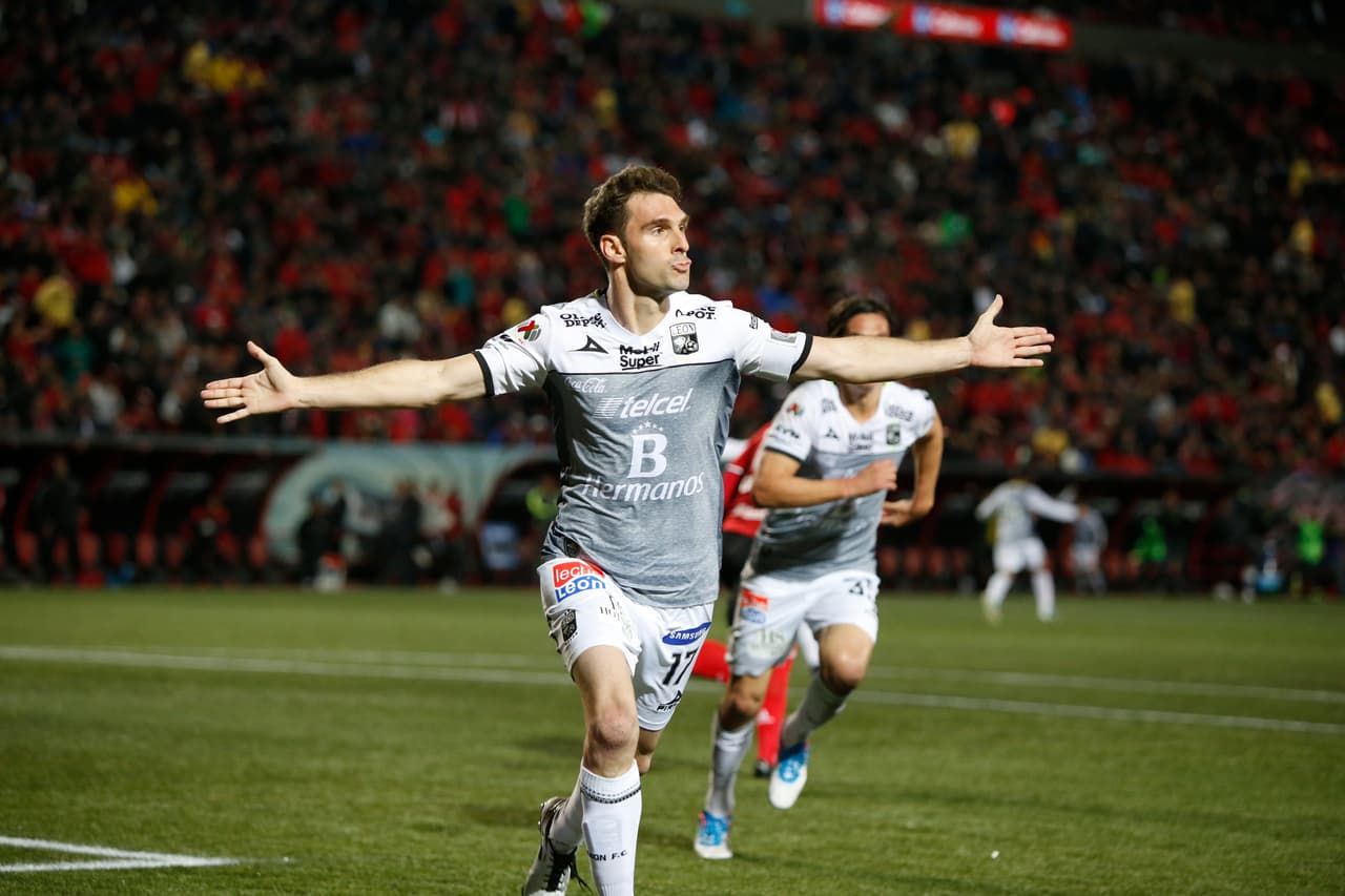 A Boselli no le gustan los perros, mucho menos los Xolos.