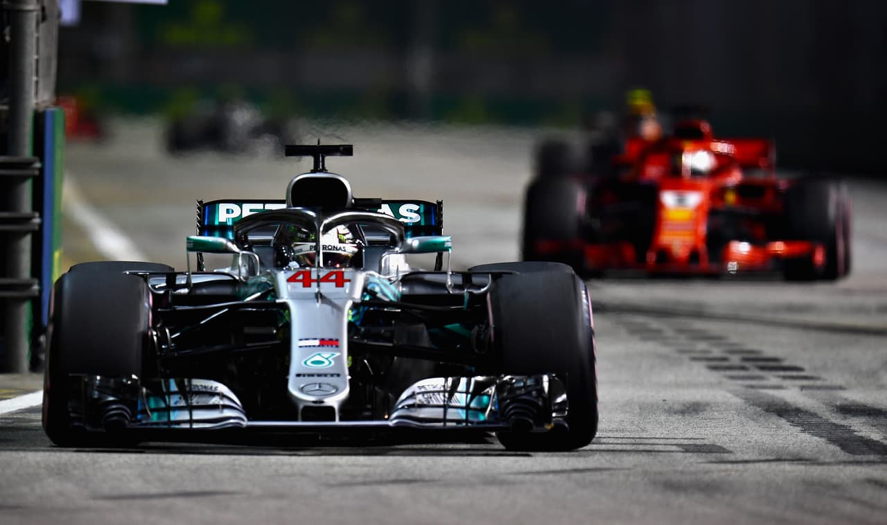 Lewis Hamilton volvió a salir ganador en el Gran Premio de Singapur y se acerca al título en el campeonato de pilotos.