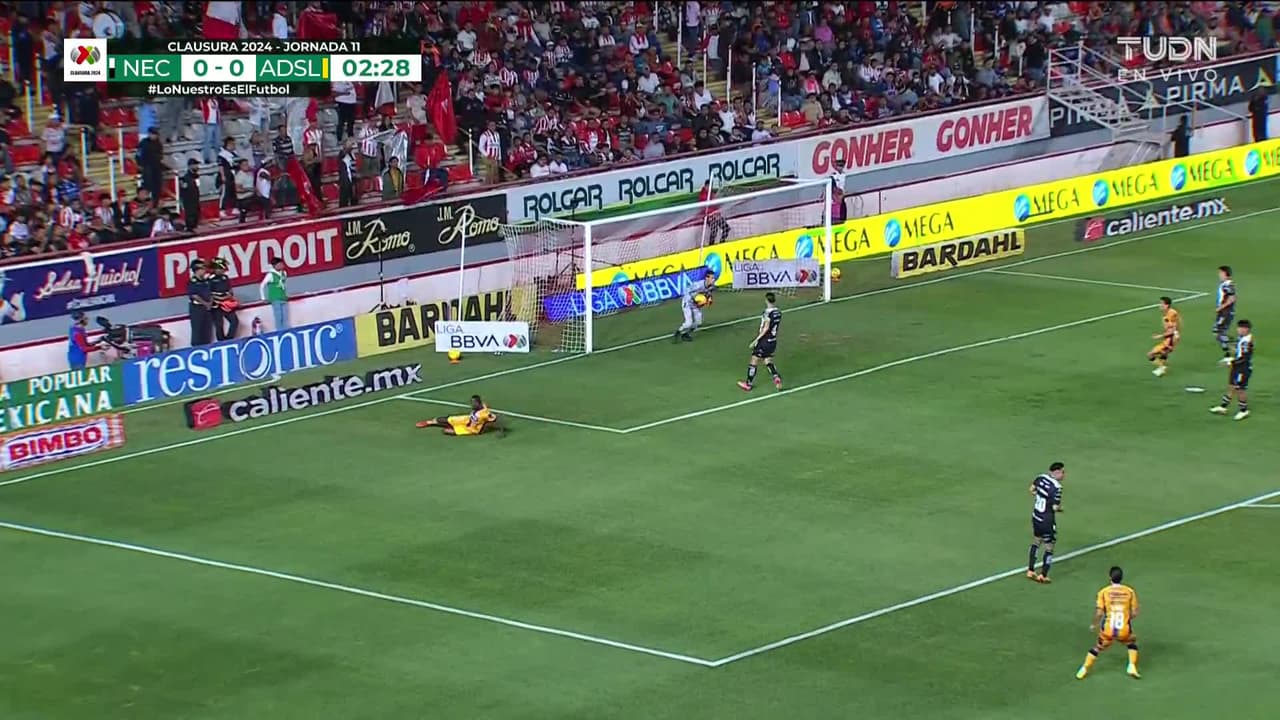 ¡TIRO ATAJADO! disparo por Franck Boli.