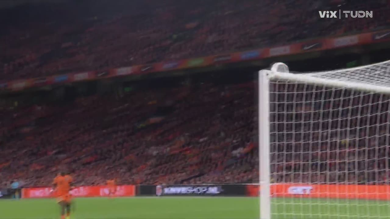 ¡El horizontal se puso travieso y no permitió la entrada al balón!