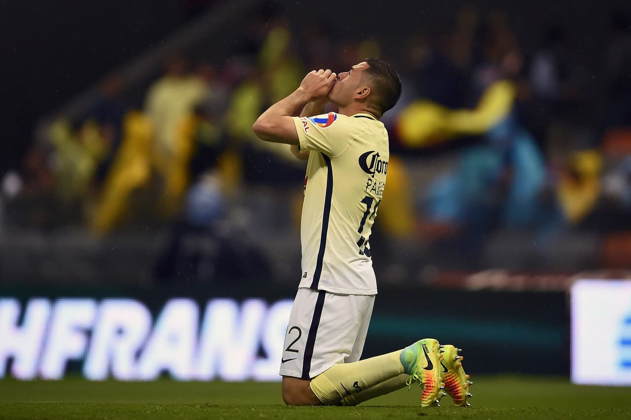 Action photo during the match America vs Pumas UNAM, Corresponding at 11st round of the Apertura 2016 Liga MX at Azteca Stadium. Foto de accion durante el partido America vs PumasUNAM, correspondiente a la Jornada 11 del Torneo Apertura 2016 de la Liga MX, en el Estadio Azteca, en la foto: Pablo Aguilar celebra su gol de America 24/09/2016/MEXSPORT/Osvaldo Aguilar.