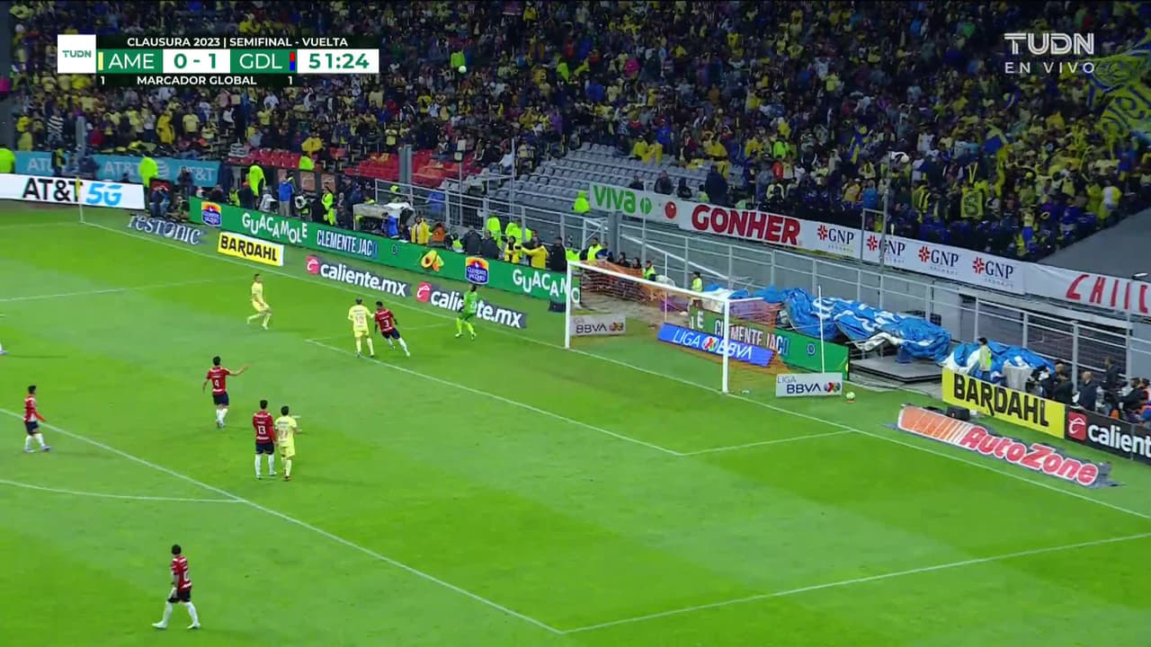 ¡TIRO ATAJADO! disparo por Richard Sánchez.