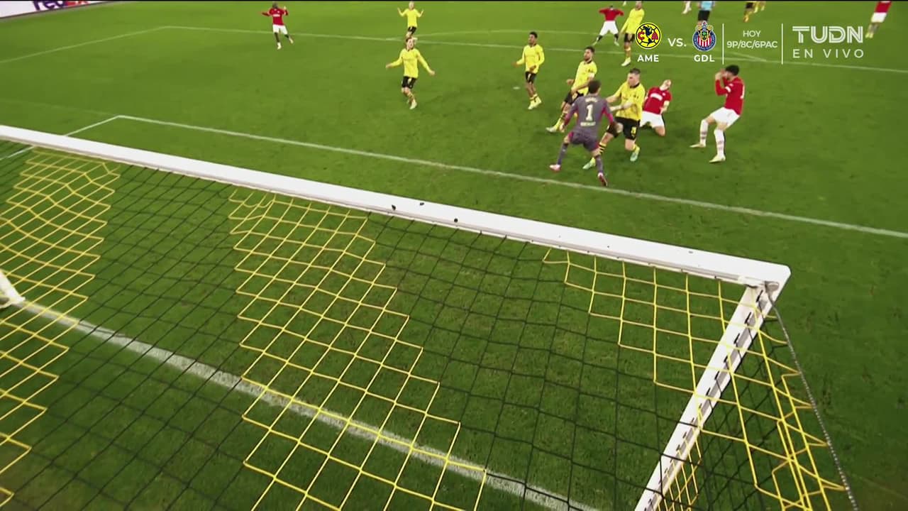 ¡GOL!  anota para Borussia Dortmund. Marco Reus