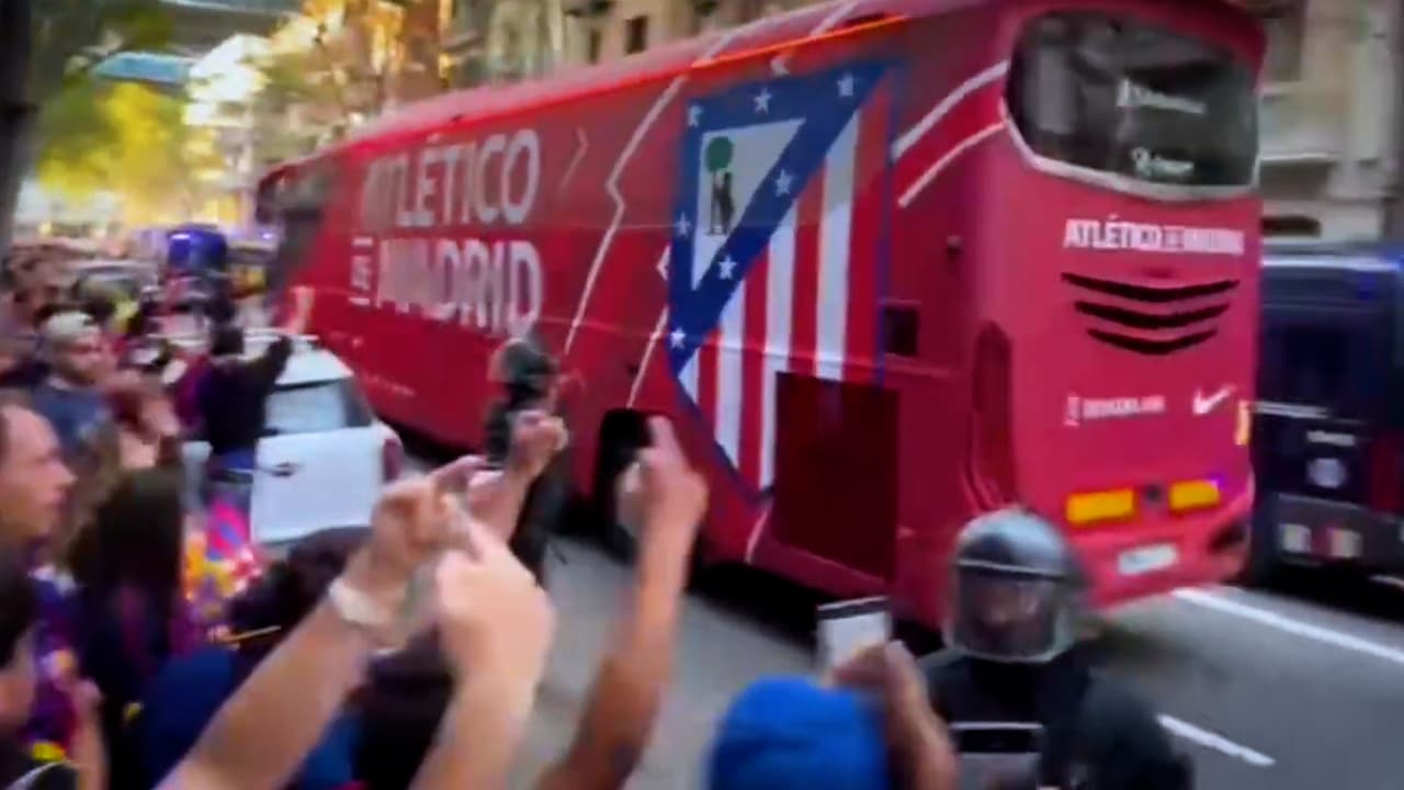 Autobús del Atlético de Madrid es apedreado previo al juego contra Barcelona en Champions League