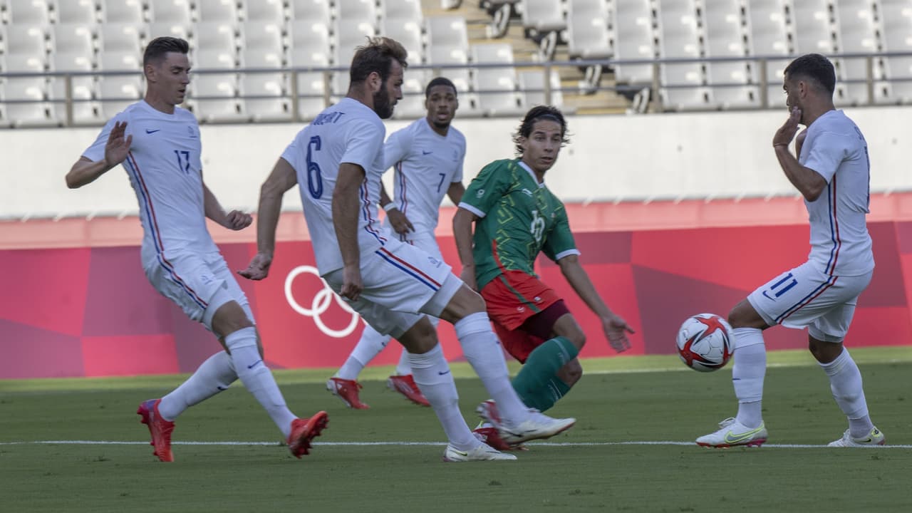 Prensa argentina ve a Diego Lainez... ¡a lo Lionel Messi!