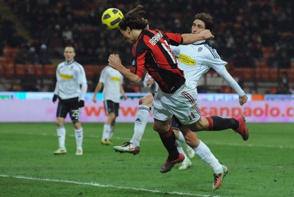 Zlatan Ibrahimovic estuvo cerca de abrir el marcador... pero fue otro quien lo hizo.