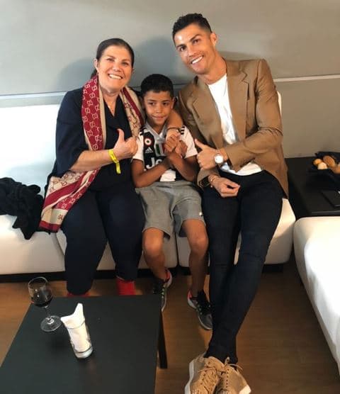 Madre de CR7 recibe alta médica