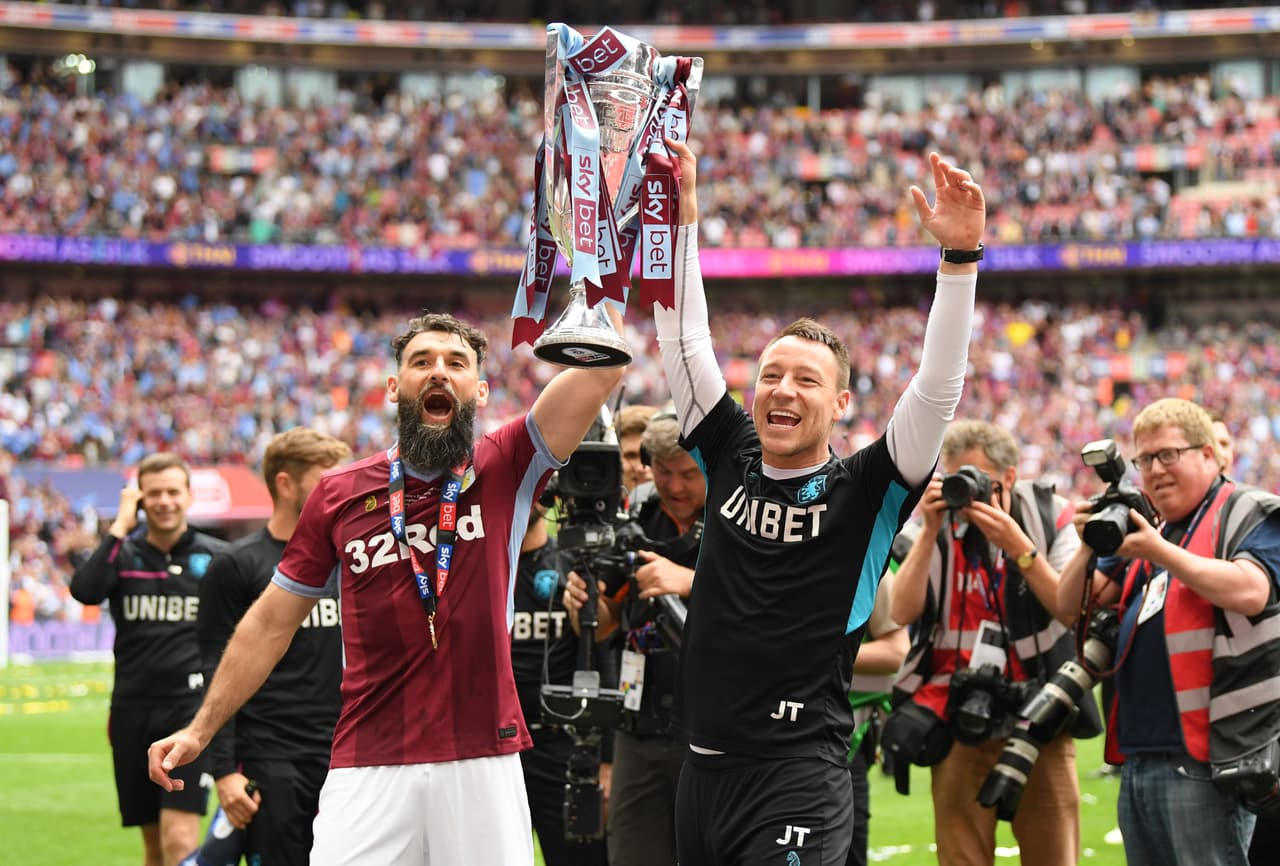 Mile Jedinak no tiene equipo. El veterano centrocampista mostró buen nivel con el Palace y ascendió a Premier con el Aston Villa pero a los 35 años, no fue renovado.