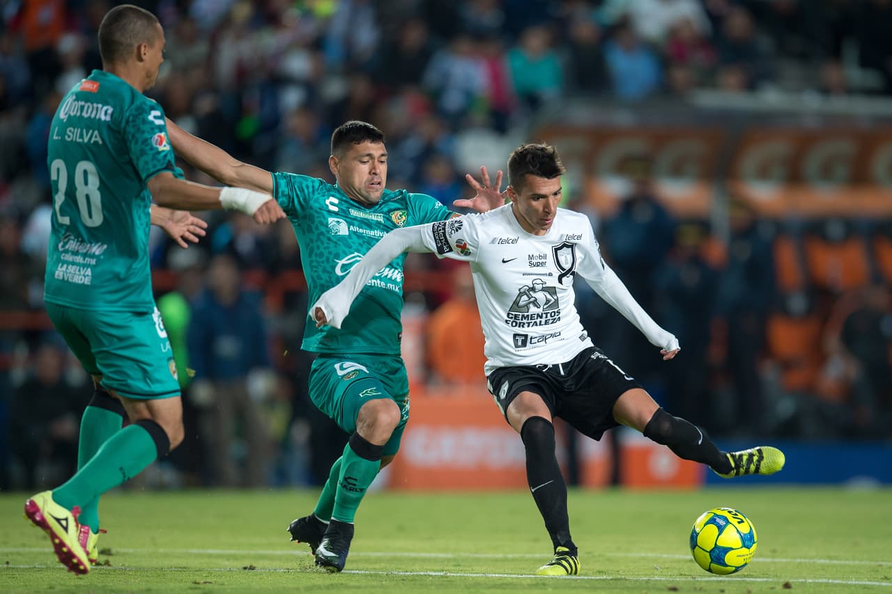 Entre Pachuca y Jaguares firmaban un empate sin goles en el Hidalgo cuando apareció Rubén Botta e hizo el único tanto del partido a los 42 minutos.