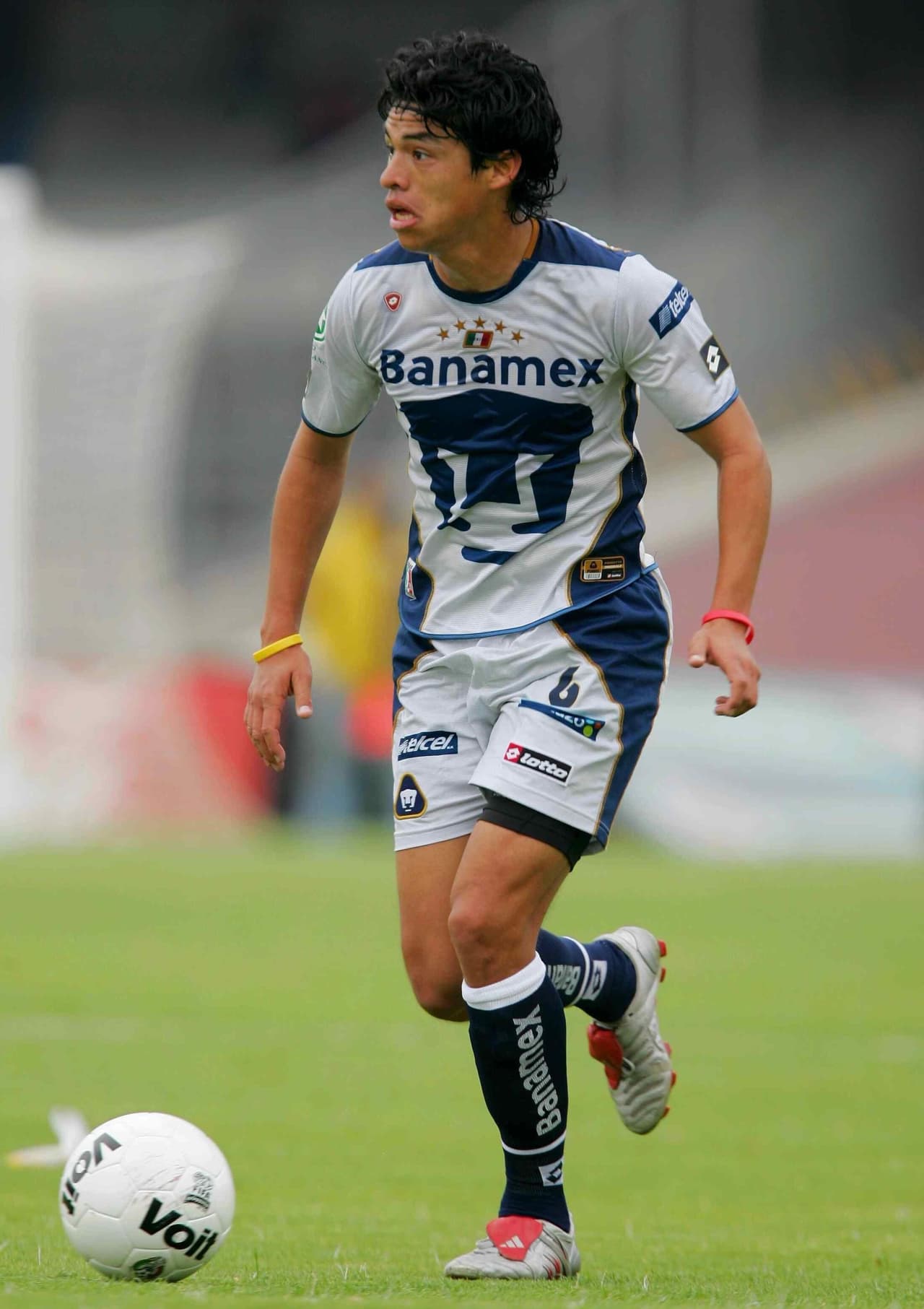 Gonzalo Pineda recorrió otro camino para conseguir lo mismo. Debutó en Universidad en el 2003. Logró con los felinos el bicampeonato del 2004.
