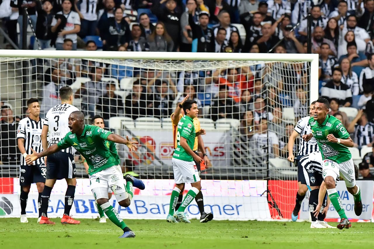¡Partidos a muerte! En los últimos 17 encuentros entre Monterrey y León se han gritado 61 goles. En 13 ocasiones cayeron 13 goles o más.