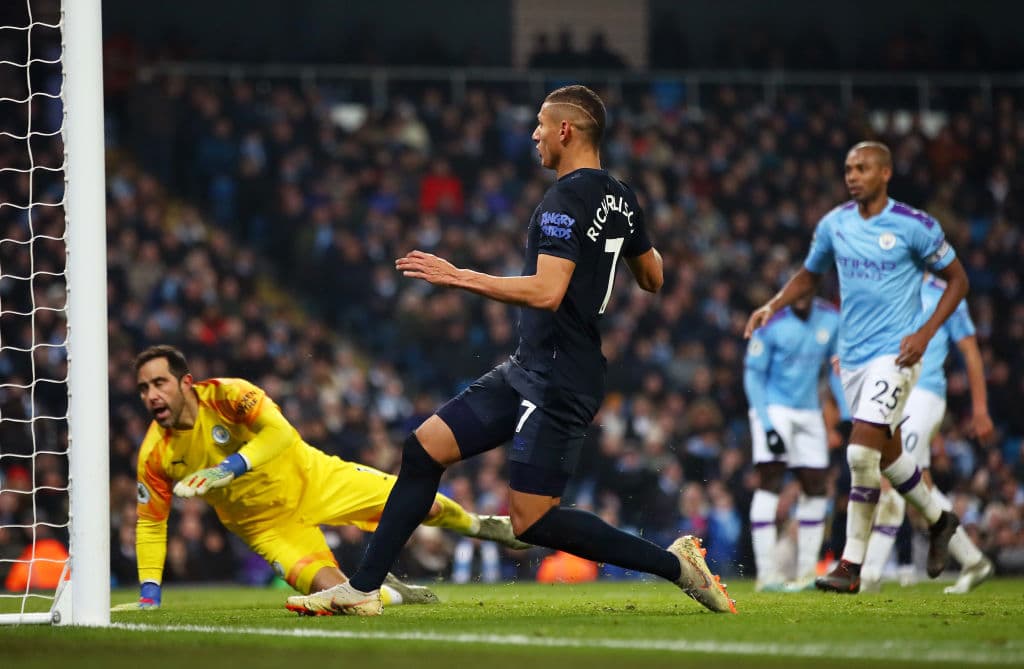 Con doblete de Gabriel Jesús, el City vence 2-1 al Everton, Richarlison descontó para los Toffes. Los Citizens conservan el tercer lugar de la Premier.