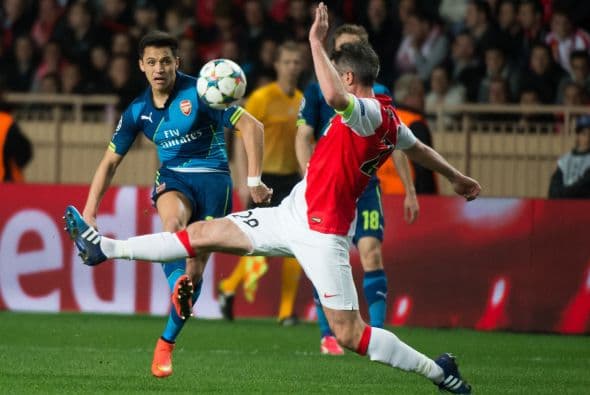 El marcador tardaría en abrirse, sería hasta el minuto 36 que Oliver Giroud encontraría un balón a modo dentro del área para fusilar el arco de Mónaco.