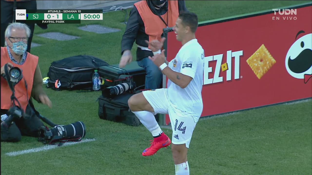 ¡Doblete del Chicharito! Hernández se adelanta a Alanís y marca el 0-2