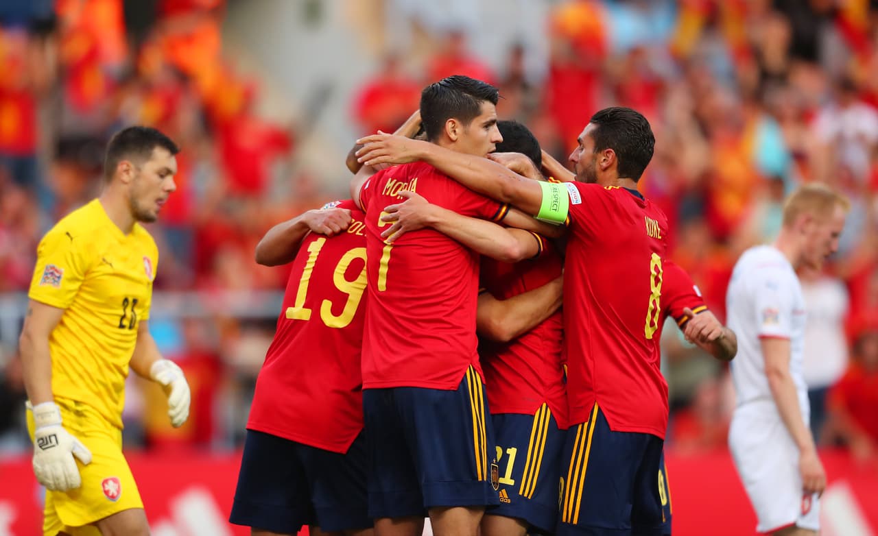 España se impuso sobre República Checa gracias a los goles de Carlos Soler y Pablo Sarabia.