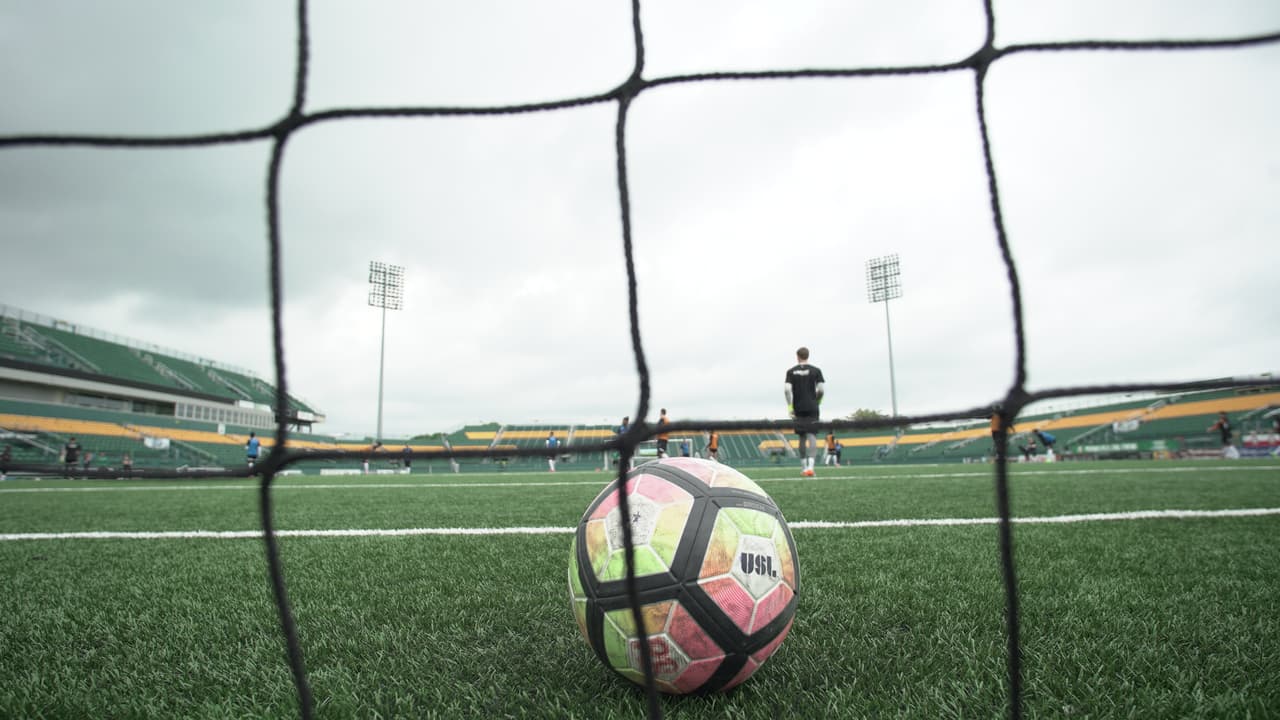 La United Soccer League es la segunda división del fútbol norteamericano, en dicho campeonato juega el Rochester Rhinos.