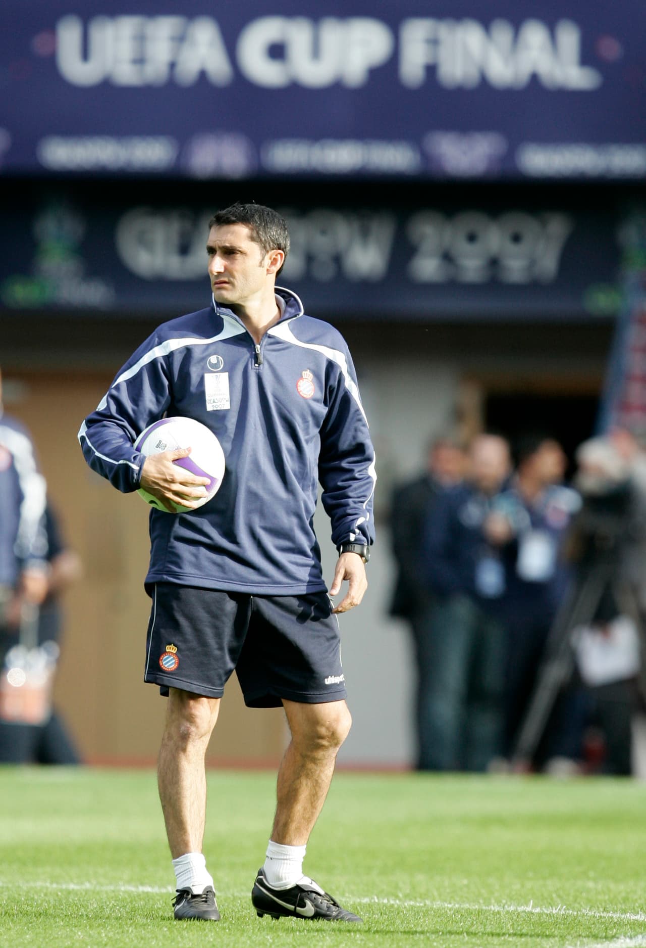 Valverde nació en Viandar de la Vera, Comunidad de Extremadura, pero de muy niño se mudó con sus padres a Vitoria, en el país vasco, de donde surgió como futbolista.