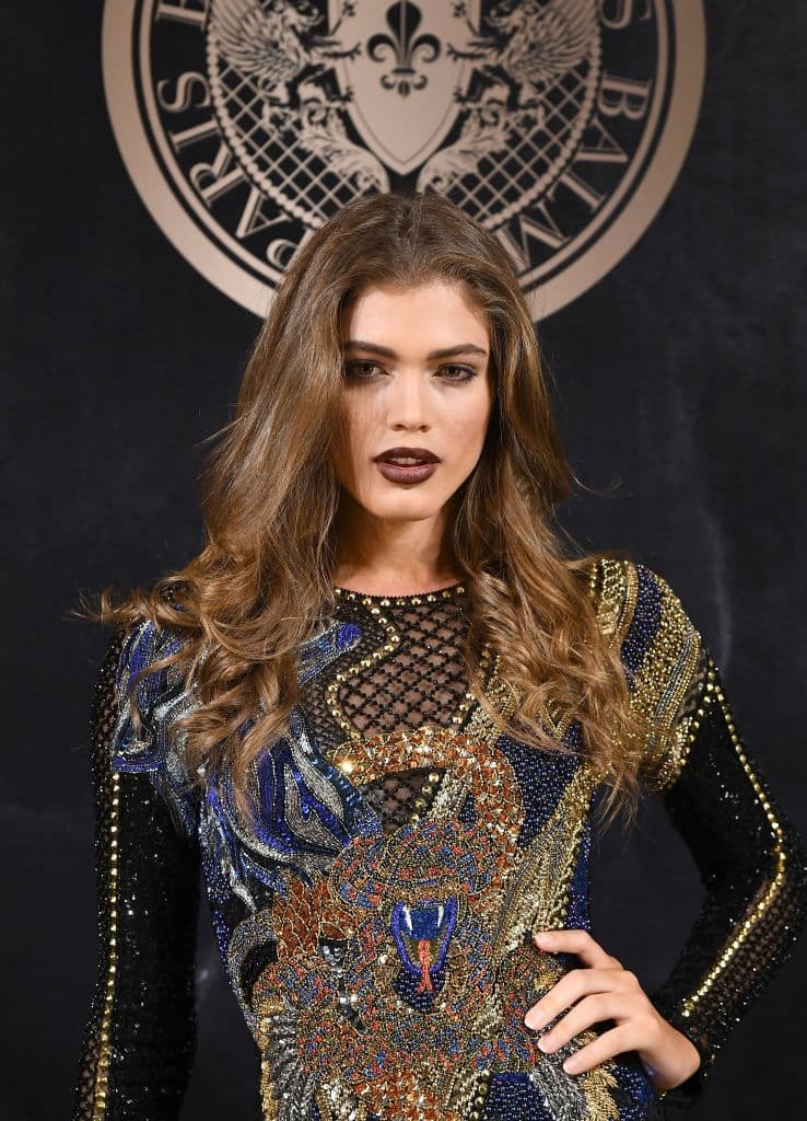 La modelo brasileña Valentina Sampaio, quien se convirtió en la primera modelo transgénero de Victoria Secret en 2019.
