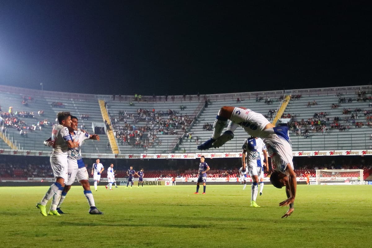 Los Tuzos del Pachuca se llevaron la victoria por 3-2 sobre Tiburones Rojos de Veracruz en un juego donde tuvieron amplia ventaja pero por poco la dejan escapar.