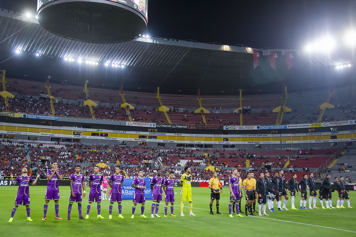 Aunque no era un juego que generaba mayor expectativa al estar los equipos en el fondo de la tabla, se hizo historia en el fútbol mexicano y el espectáculo fue sumamente agradable.
