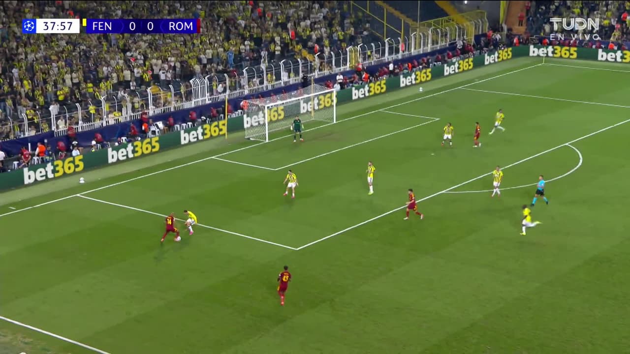 ¡GOL!  anota para AS Roma. Bryan Cristante