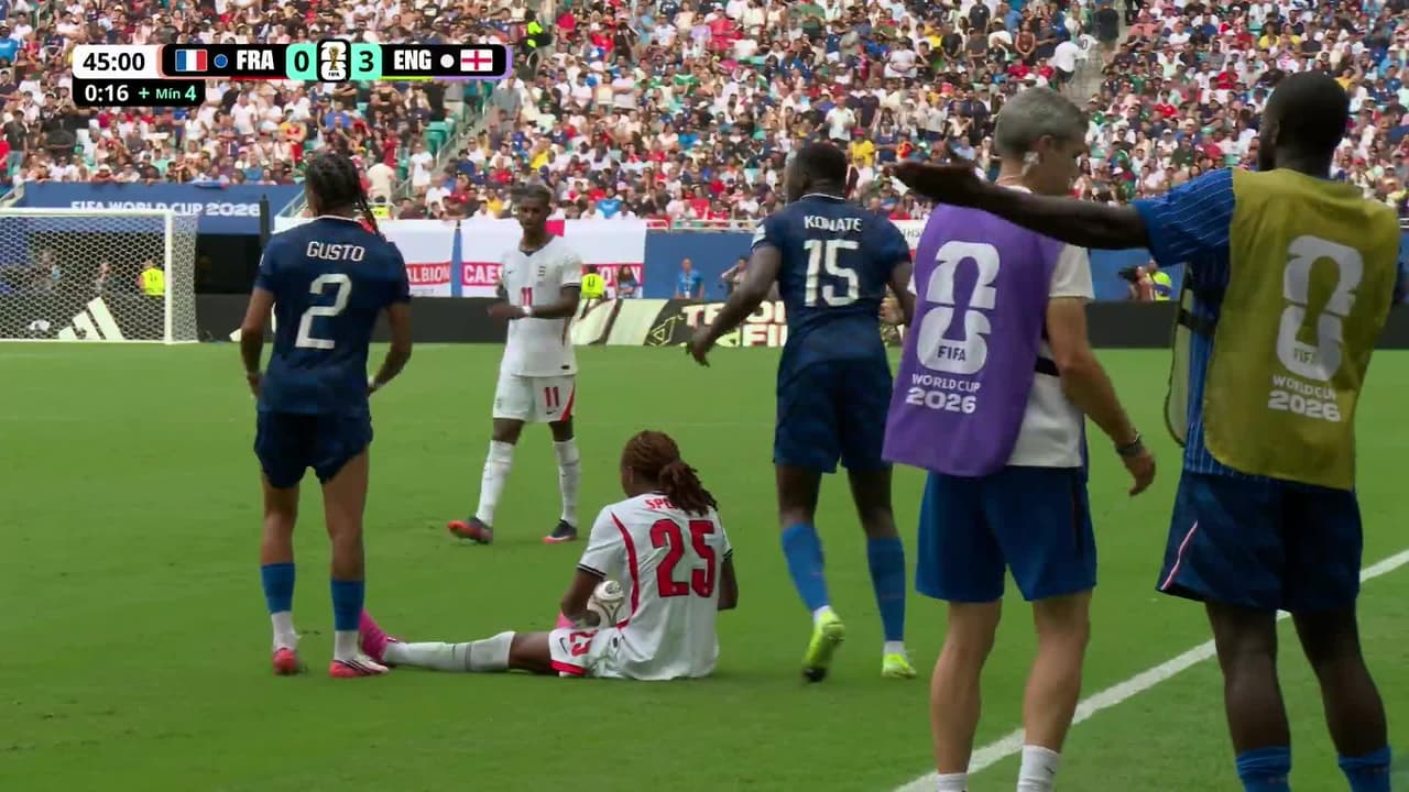 ¡GOL!  anota para Inglaterra. Bukayo Saka