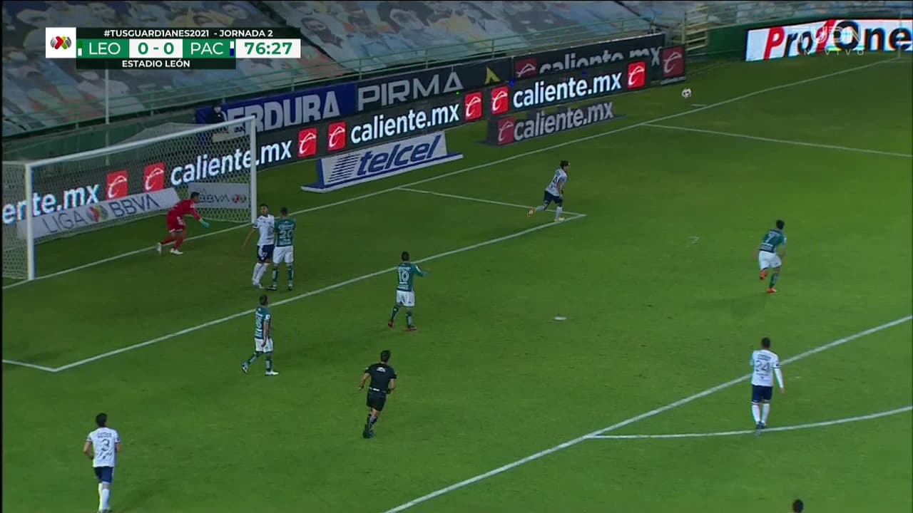 ¡TIRO ATAJADO! disparo por Emanuel Gigliotti.