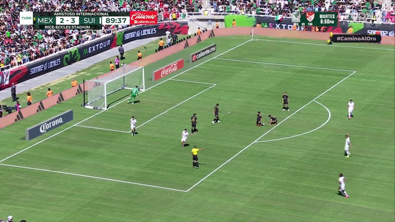 ¡GOL!  anota para Suiza. Fabian Rieder