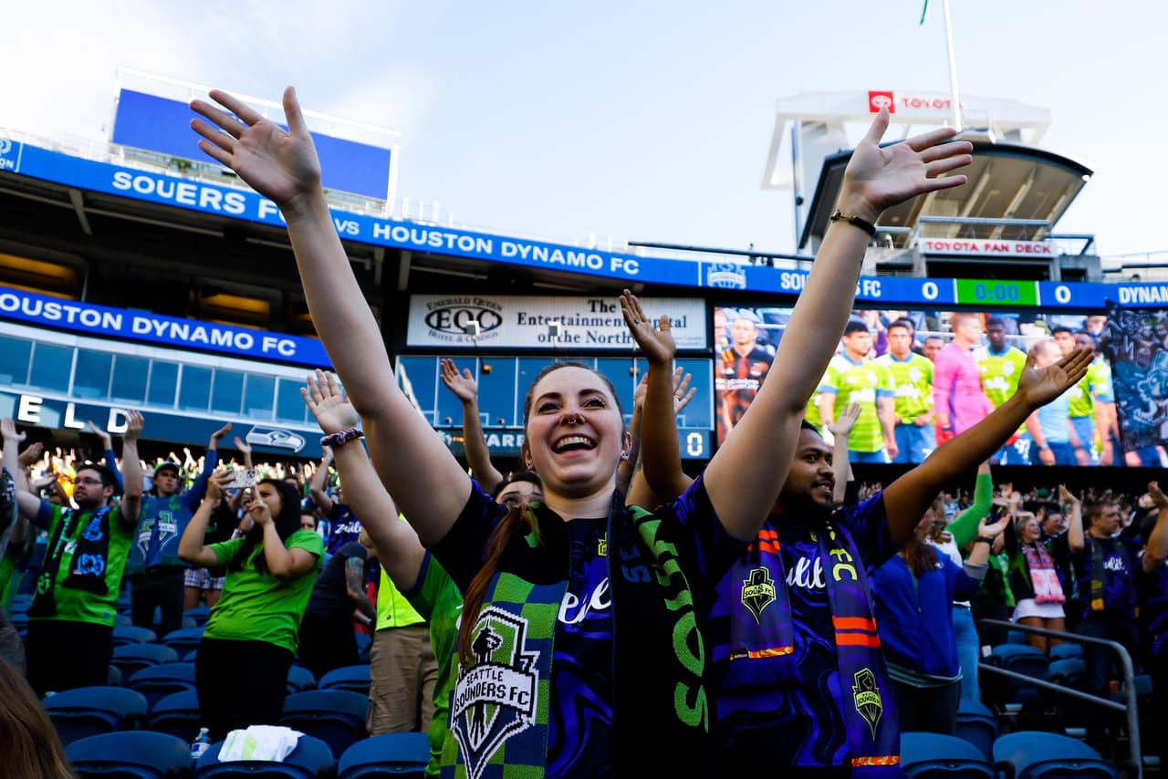 La afición esmeralda celebró el triunfo y el súper liderazgo de Seattle Sounders FC en la tabla de posiciones de MLS.
<br>