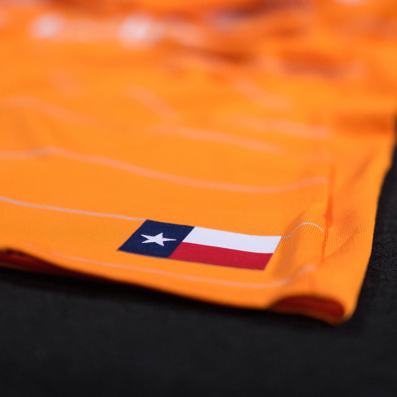 Y, como es tradicional, la bandera del estado de Texas puede verse en la parte delantera de la casaca de Houston. (Crédito: Houston Dynamo)