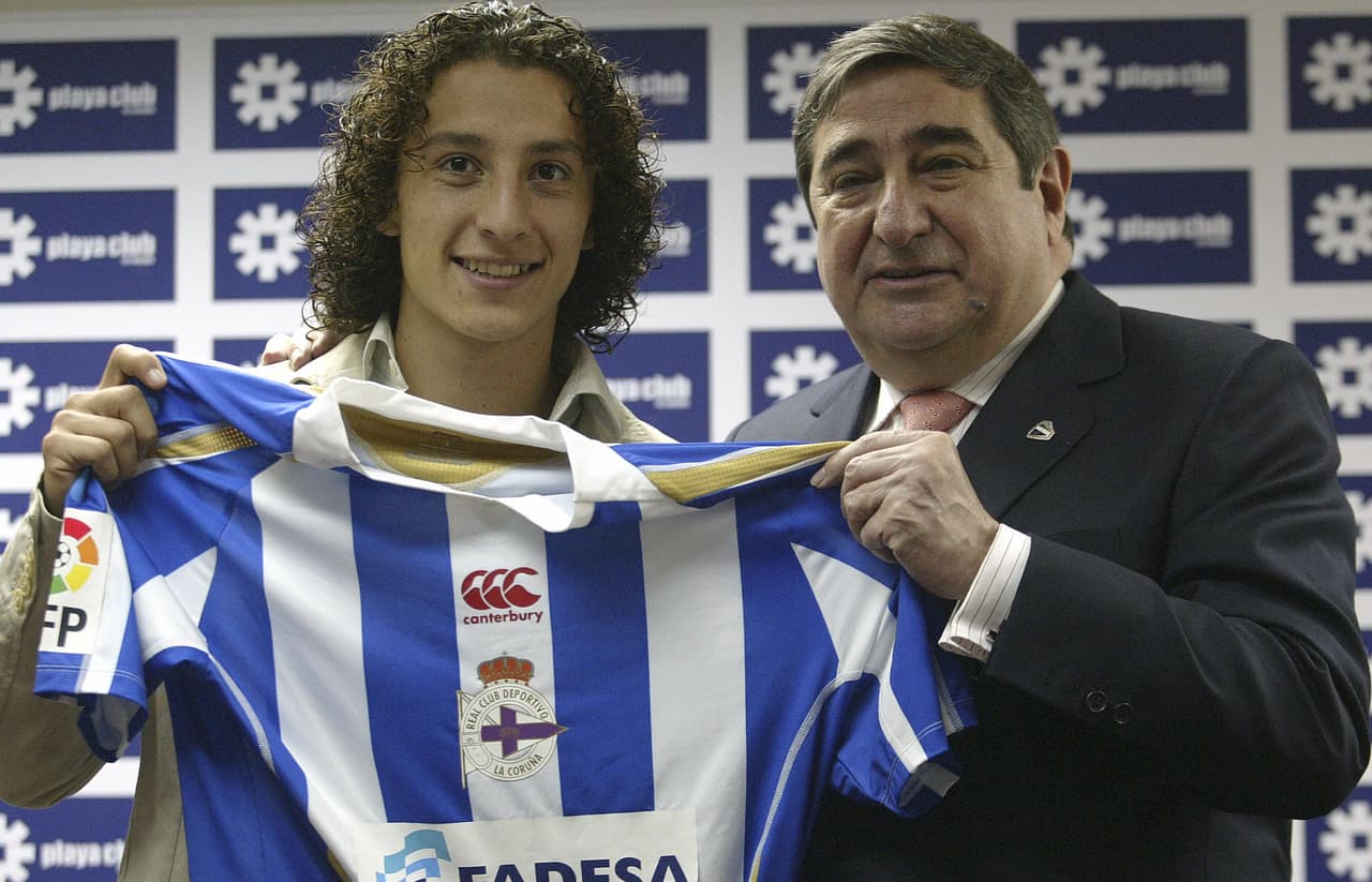 Filipe Luis siempre fue defensor lateral y pronto recibió 
<b>el fichaje de Andrés Guardado, quien jugaba como volante.</b>