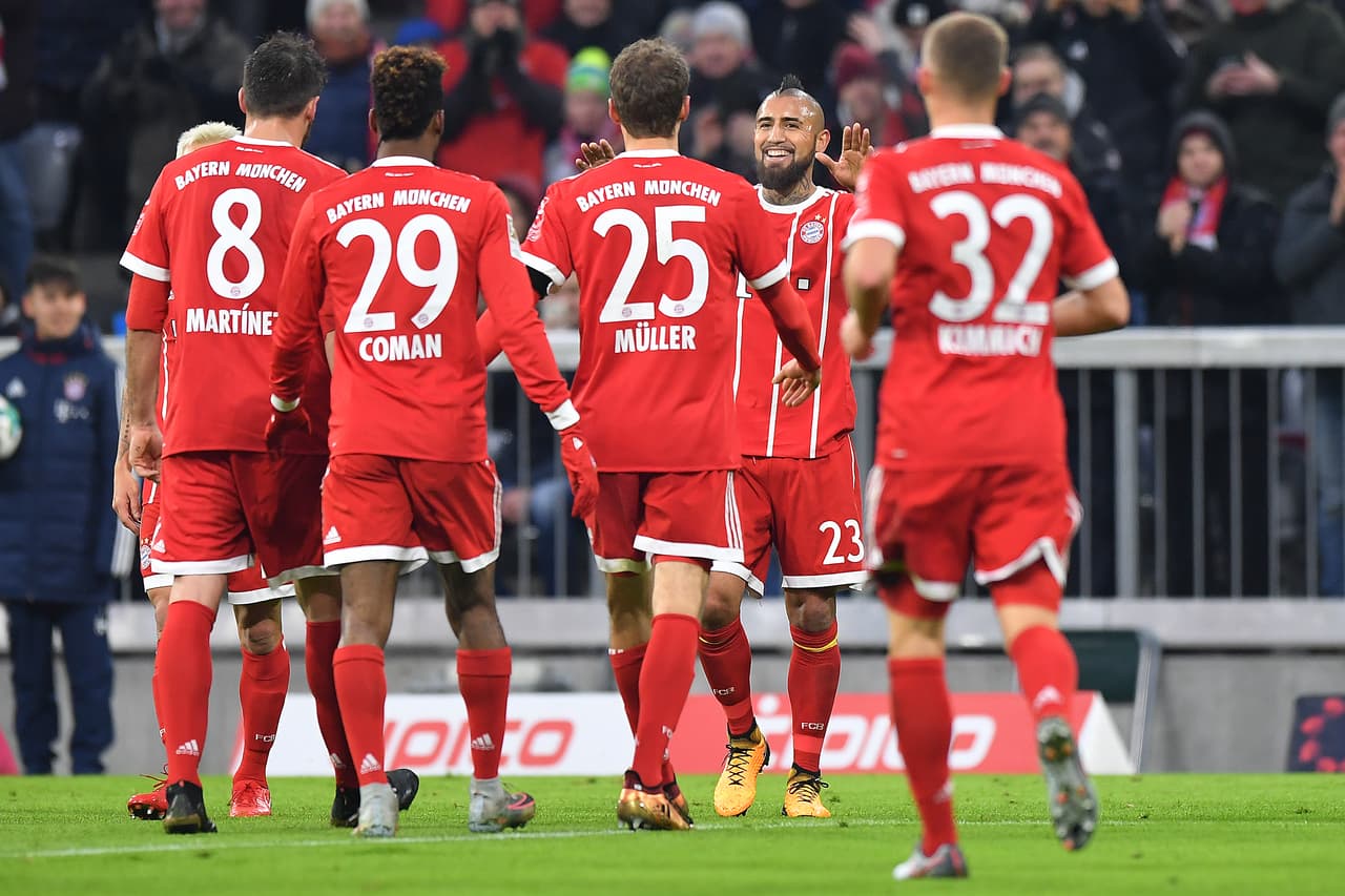 El chileno Arturo Vidal hizo efectivo ese dominio con un gol tras pase de Thomas Muller al minuto 17 de juego.