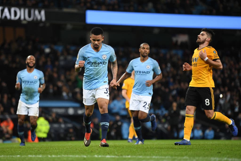 Así que el Manchster City se iba a la mitad del encuentro con una ventaja cómoda de 2-0 y con un jugador extra sobre el terreno de juego.