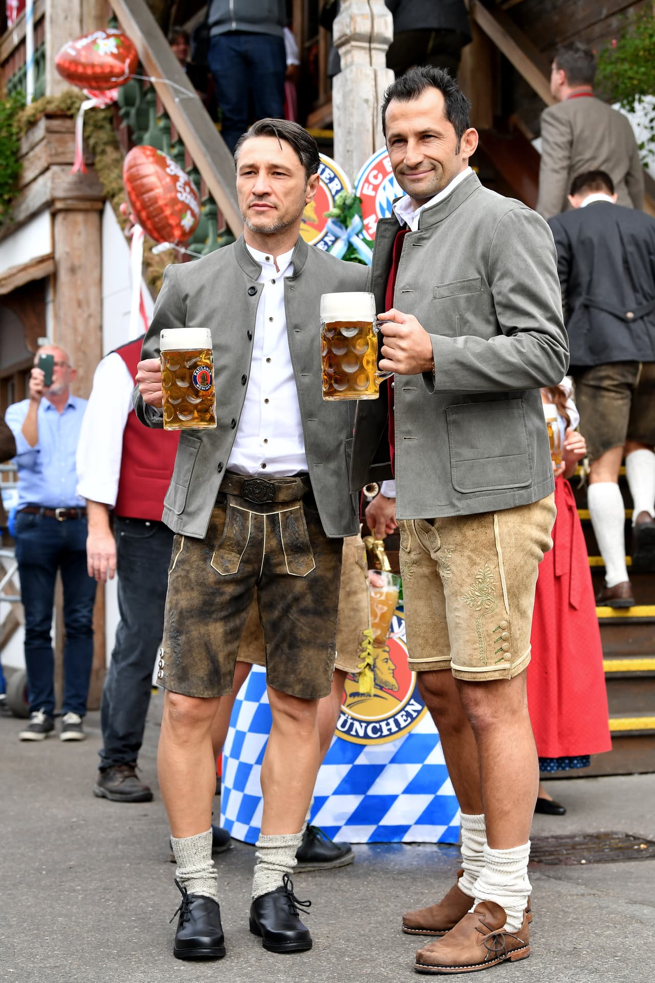 El entrenador Niko Kovac y el dierector deportivo del club, Hasan Salihamidzic.