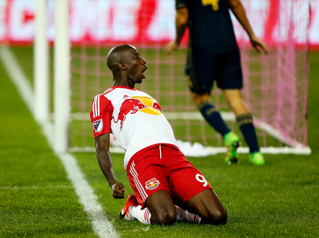 El delantero inglés que pelea el Botín de Oro con David Villa prefiere ganar el título de liga