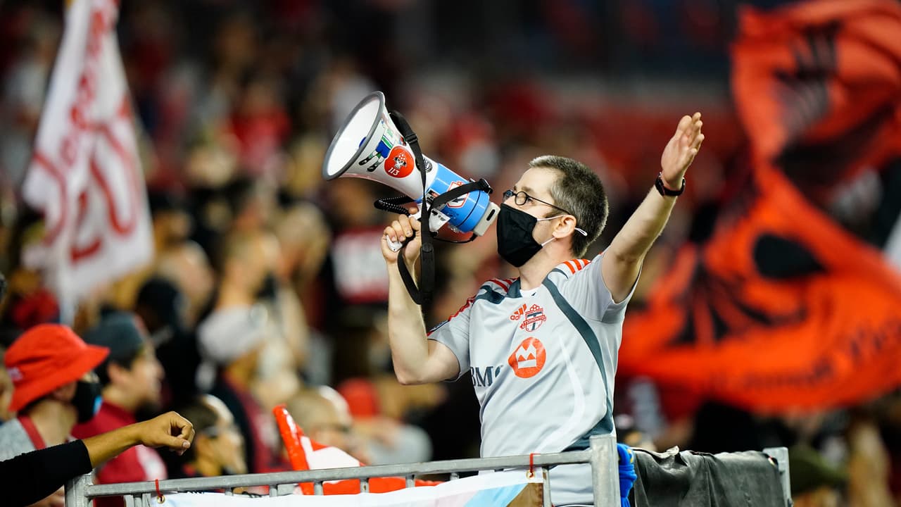La liturgia de la afición escarlata volvió a cumplirse, después de meses de espera.
<br>