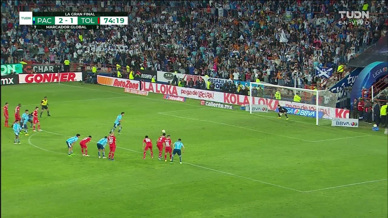 ¡GOL!  anota para Pachuca. Gustavo Cabral