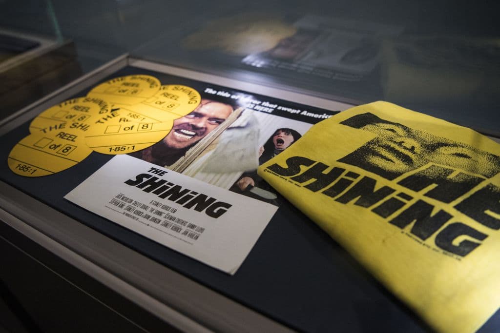 Aunque es considerada una de las mejores películas de terror de la historia, el escritor no estuvo contento con la adaptación de Stanley Kubrick, pues buscó la maldad en los personajes y convirtió la película en una tragedia doméstica.